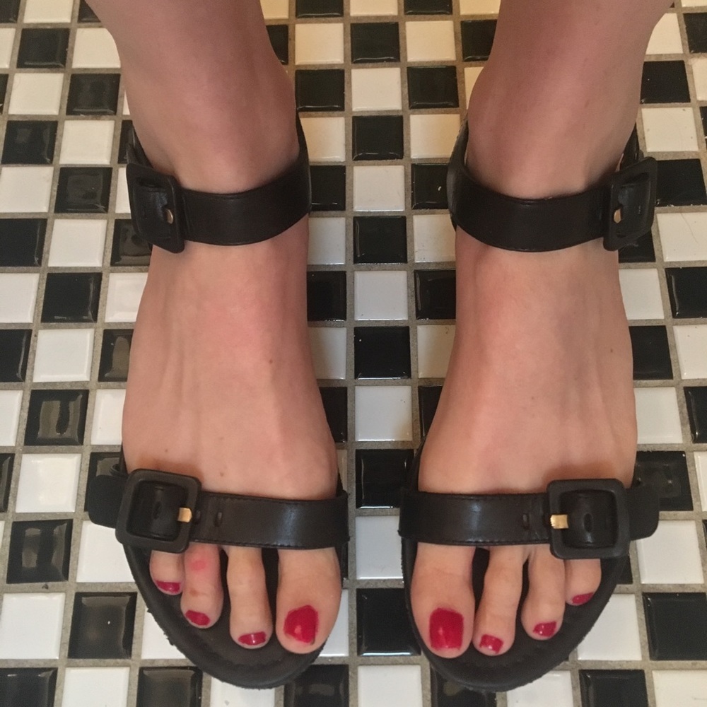 Final sale! Kate spade black leather sandal